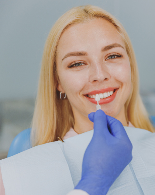 Shutterstock_2149680627 dental implant model